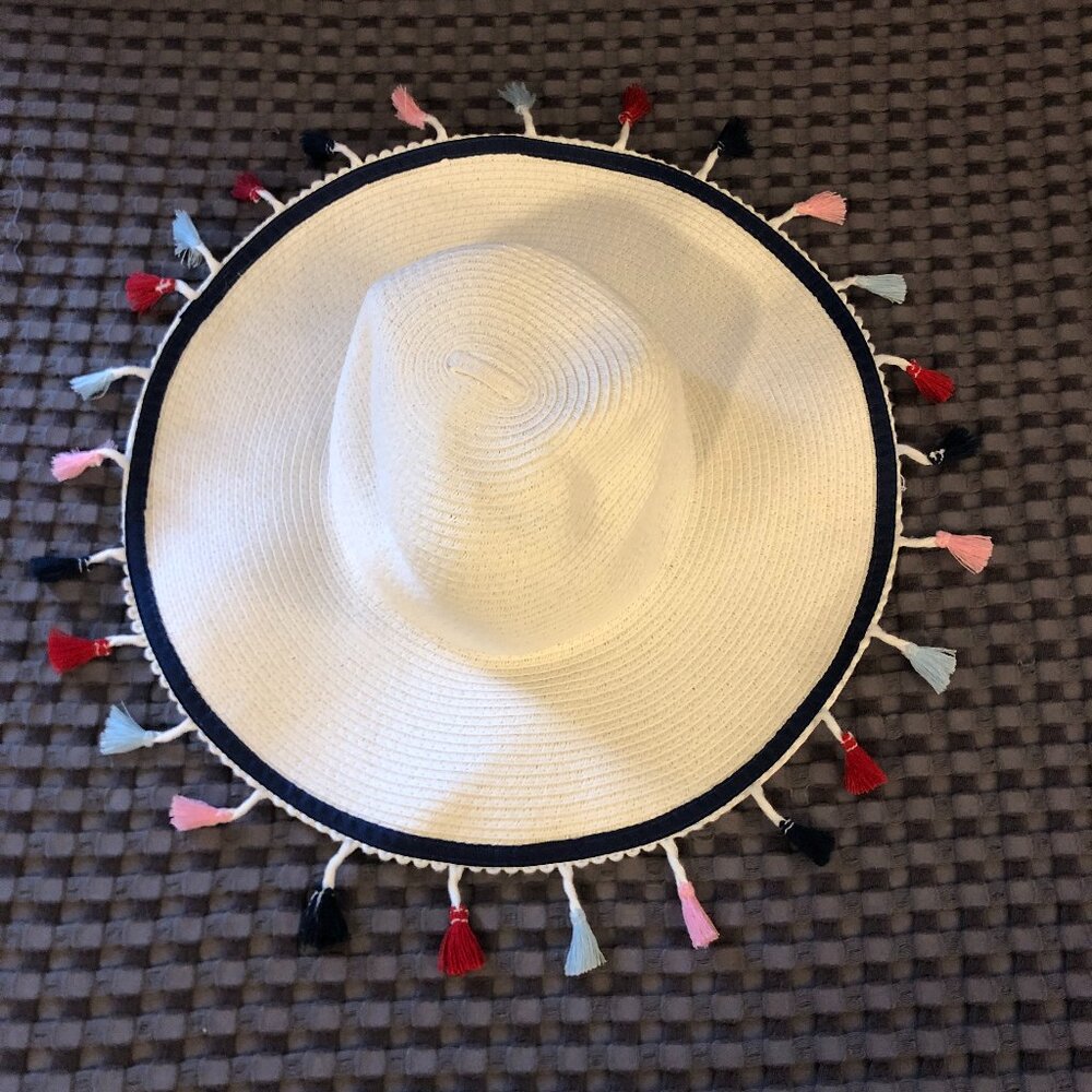 Mud Pie Beach Wide Brim White Hat with tassles EUC B82